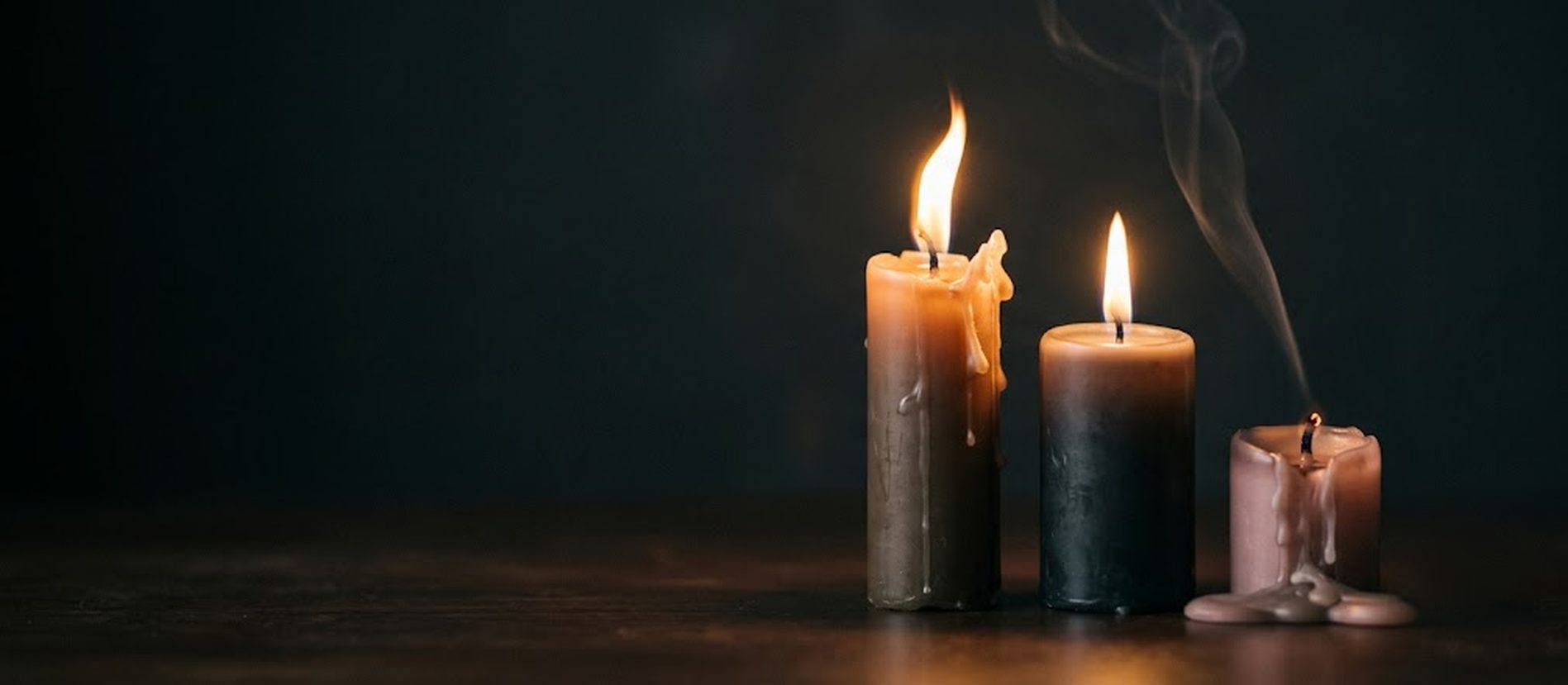 Drie vlammen van verschillende intensiteit - lust, verliefdheid en hechting